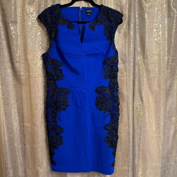 Torrid Royal Blue Black Embroidered Lace Bodycon Mini Sheath Dress Size 14 - Picture 1 of 7